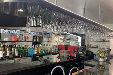 هتل Hôtel Le National