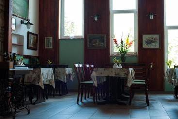 هتل Piroska Villa