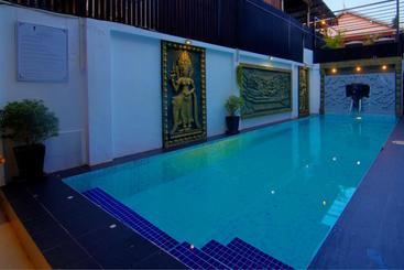 هتل Bou Phanith Villa