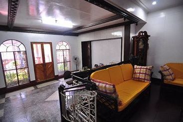 تختخواب و صبحانه Ayahay Sa Matutina