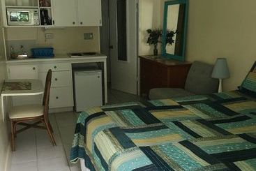 アパートホテル Eldemire's Tropical Island Inn