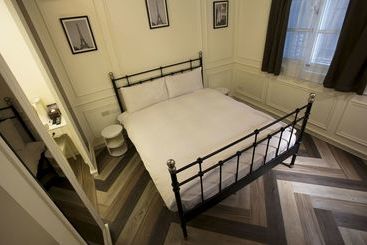 Fengjia Footpace  Hostel