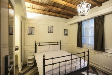 Fengjia Footpace  Hostel