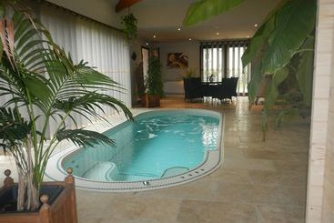 هتل La Villa Toscane