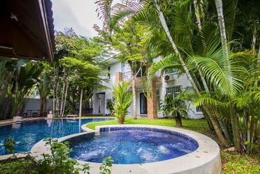 Tamnak Beach House