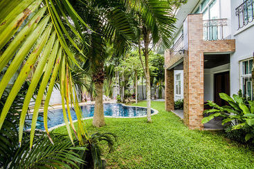 Tamnak Beach House
