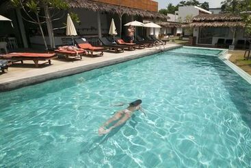 Escape Beach Resort   New Look Renovated