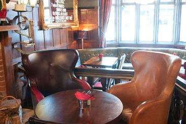 هتل Huckleberrys Bar And Grill