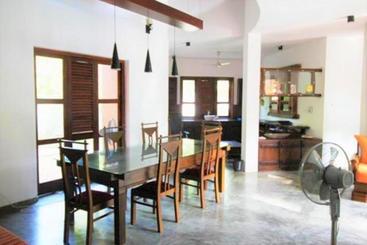 هتل La Casita Bentota