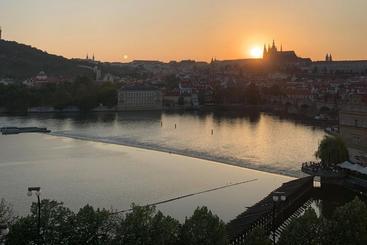 هتل The Mozart Prague