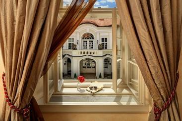هتل The Mozart Prague
