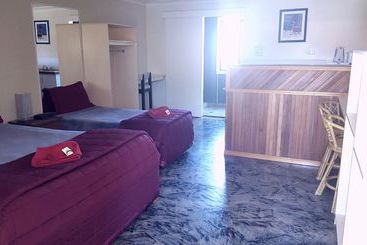 مُتل Bronco Motor Inn