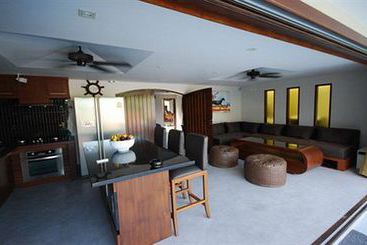 Beachside Villa Tawan