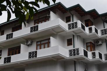 هتل Liyya Residence