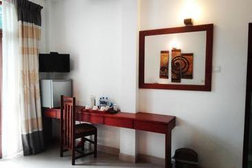 هتل Liyya Residence
