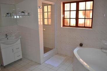 پانسیون Edelweiss Corporate Guesthouse