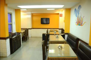 هتل Oyo Rooms Near Laxminarayan Theatre Swargate