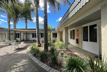 בית מלון כפרי Ryley Motor Inn