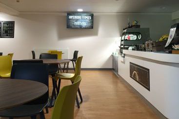 هتل Telford University Rooms