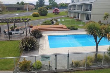 300 Lake Terrace