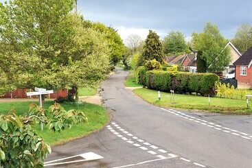مبيت وإفطار The Longham White Horse