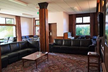 هتل Burns Lodge At Holy Cross Centre