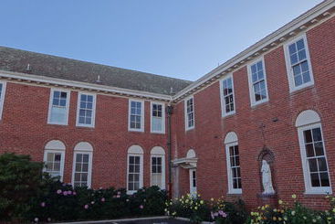 هتل Burns Lodge At Holy Cross Centre