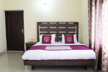 هتل Oyo Rooms Kempty Falls Mussoorie