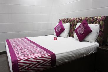 هتل Oyorooms Hazratnizamuddin Railwaystation