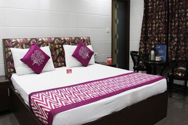 هتل Oyorooms Hazratnizamuddin Railwaystation