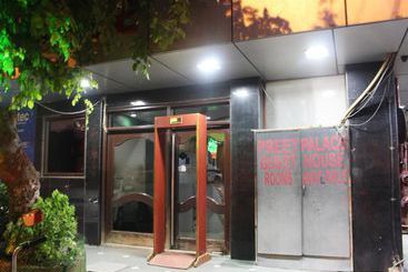 هتل Oyorooms Hazratnizamuddin Railwaystation