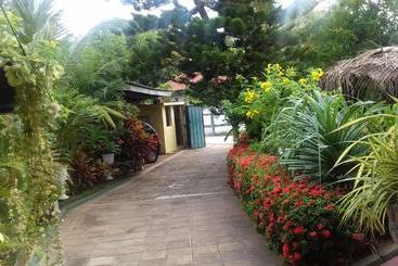 پانسیون Embiente Guest House