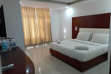 هتل Autumn Crocus