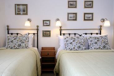 تختخواب و صبحانه Glencree House