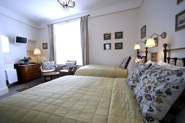تختخواب و صبحانه Glencree House