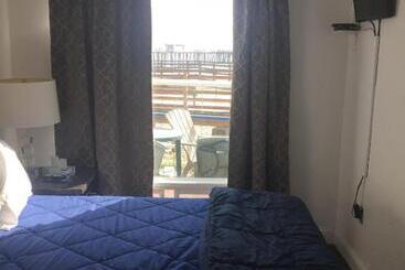 Dolphin Cove Motel