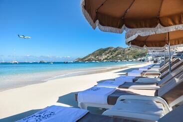 Le Temps Des Cerises Hotel Beach