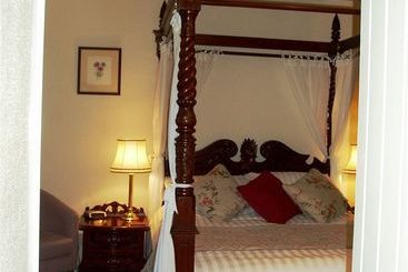هتل The Four Poster