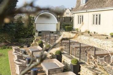 هتل The Painswick