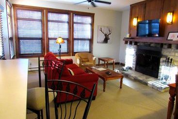 هتل Tremblant Les Eaux By Les Suites