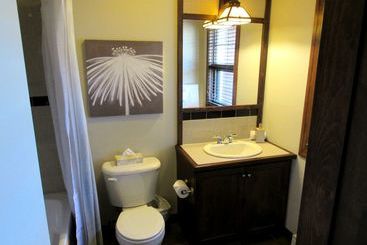 هتل Tremblant Les Eaux By Les Suites