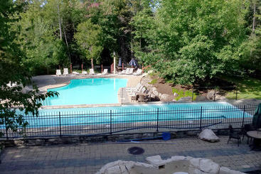 هتل Tremblant Les Eaux By Les Suites
