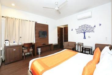 هتل ZO Rooms Iconic Panchkula Sector 11