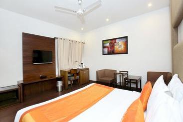 هتل ZO Rooms Iconic Panchkula Sector 11