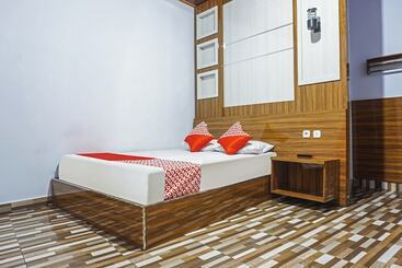 هتل Oyo 90925 Penginapan Dafandra Beach