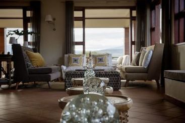 هتل Acacia Farm Lodge
