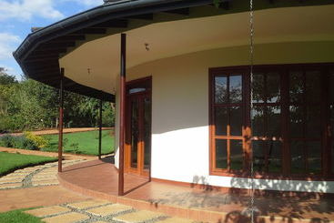 هتل Acacia Farm Lodge