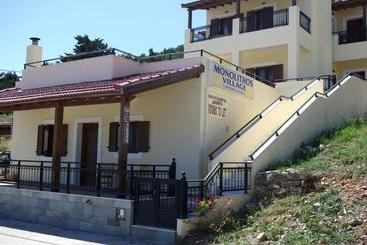 هتل Monolithos Village