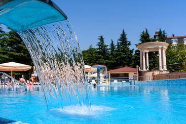 هتل Znanie Health Resort