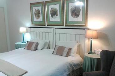Riverbend Country House